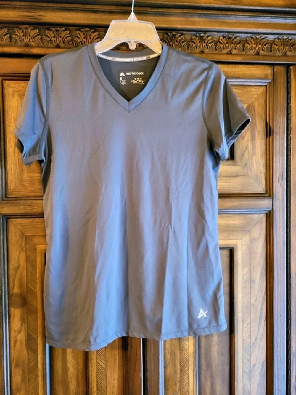 Womens Arctic Cool Gray V-Neck top size small